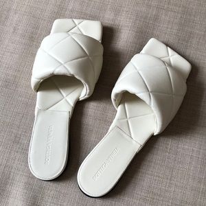 Bottega Padded Cream White Quilted Flat Leather Sandals 38.5 US 8.5